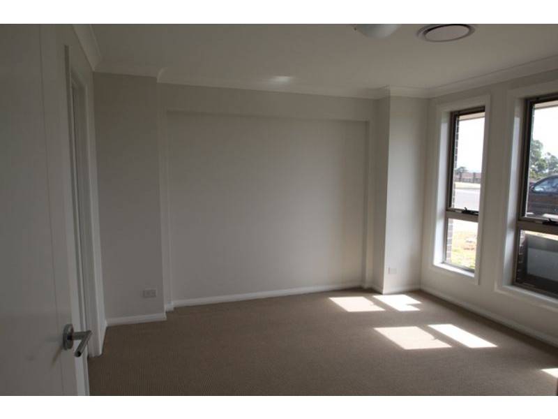 22 McCLINTOCK AVE, Minto NSW 2566