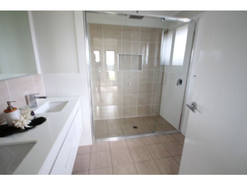 22 McCLINTOCK AVE, Minto NSW 2566