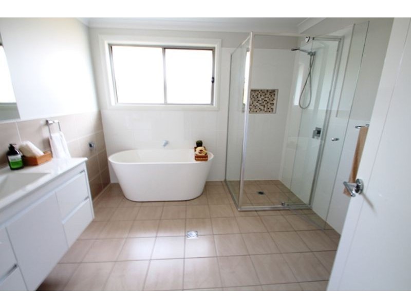 22 McCLINTOCK AVE, Minto NSW 2566