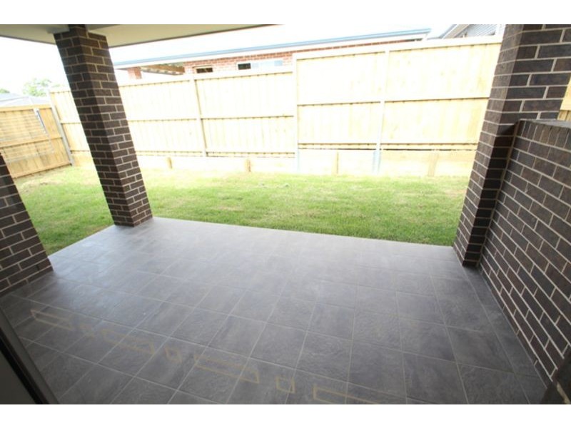 22 McCLINTOCK AVE, Minto NSW 2566