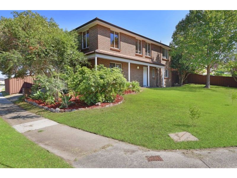 23 Falkands Ave, Bossley Park NSW 2176