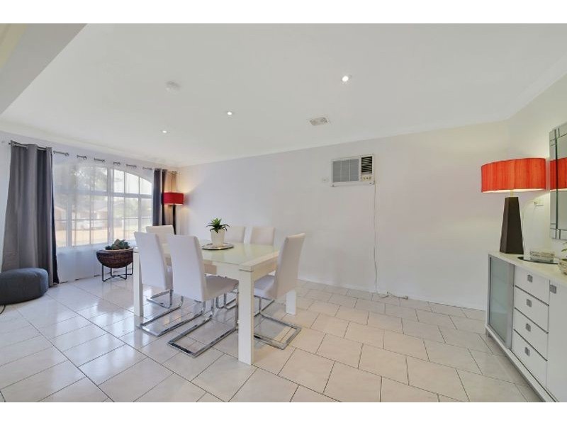 23 Falkands Ave, Bossley Park NSW 2176