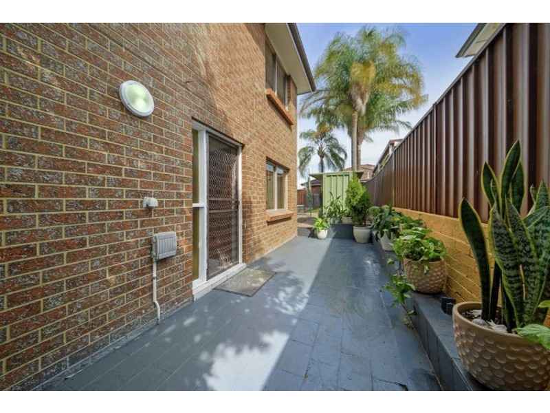 23 Falkands Ave, Bossley Park NSW 2176