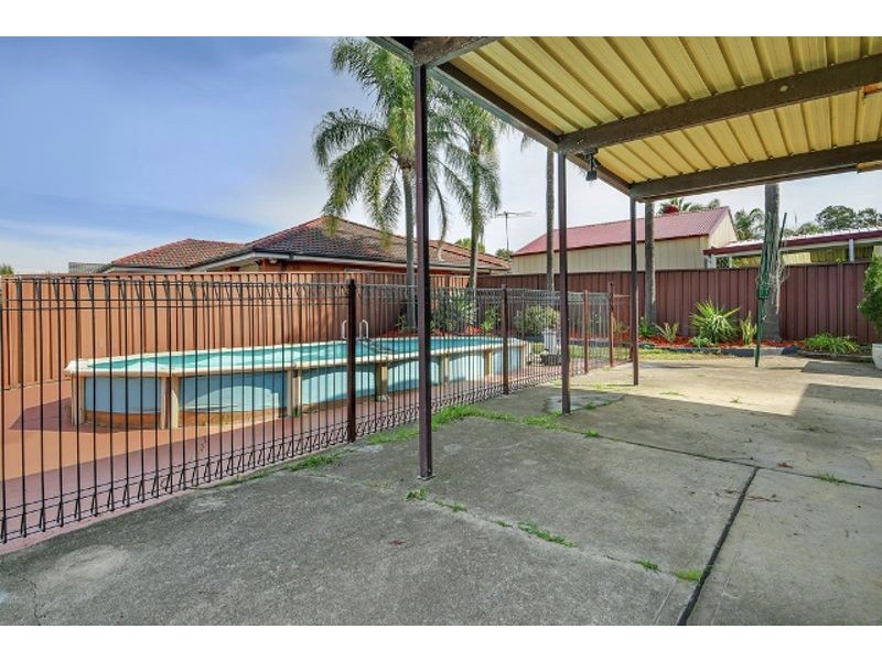 23 Falkands Ave, Bossley Park NSW 2176