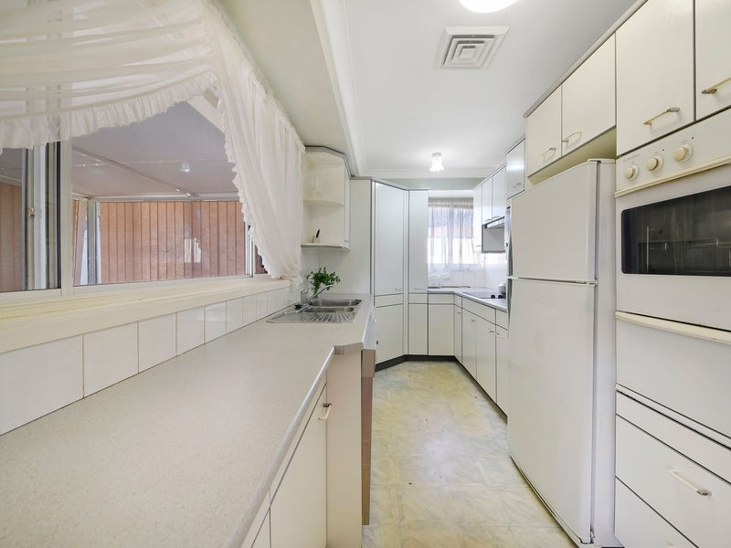 6 Selms Place, Minto NSW 2566