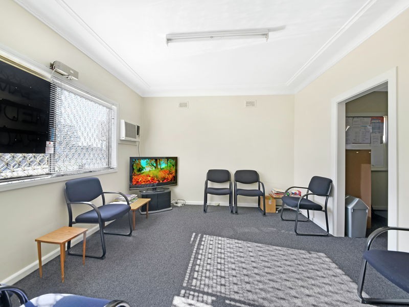 21-25 PARLIAMENT RD, Macquarie Fields NSW 2564