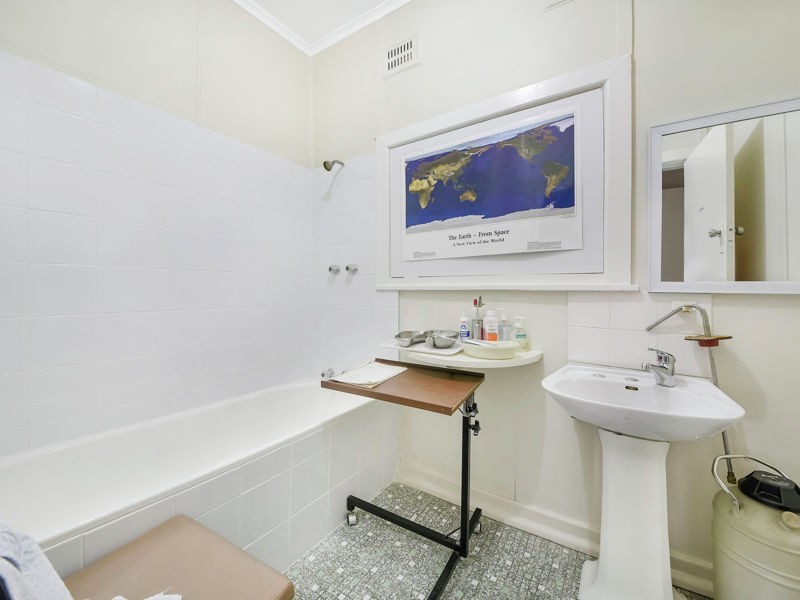 21-25 PARLIAMENT RD, Macquarie Fields NSW 2564