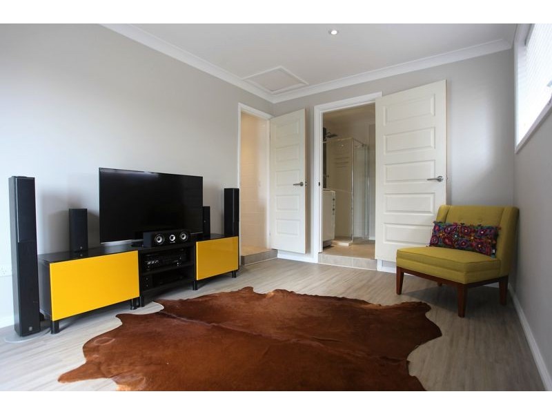 16 EDINBURGH CRES, St Andrews NSW 2566