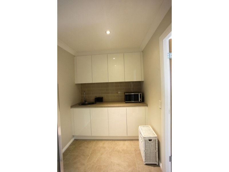 16 EDINBURGH CRES, St Andrews NSW 2566