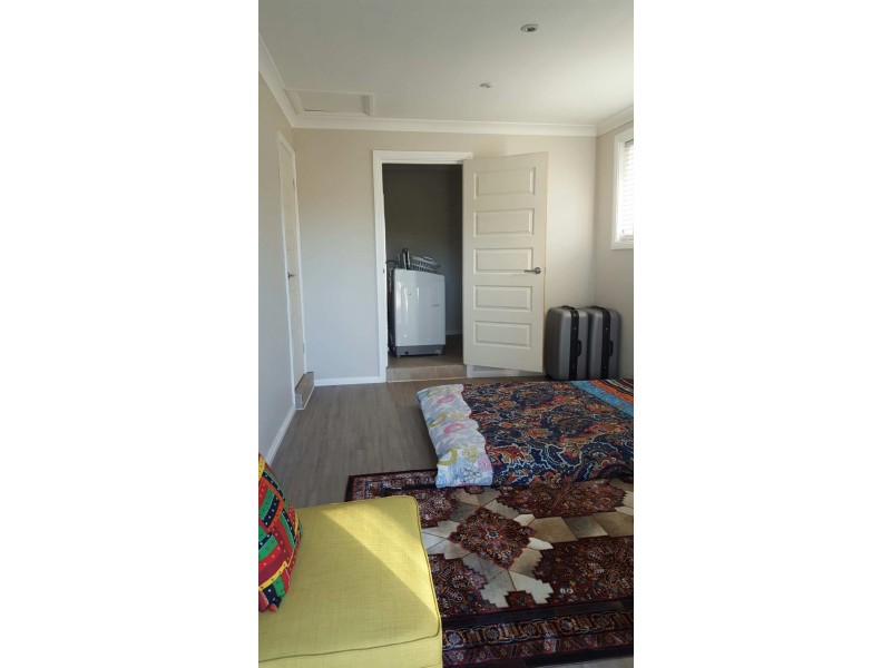 16 EDINBURGH CRES, St Andrews NSW 2566