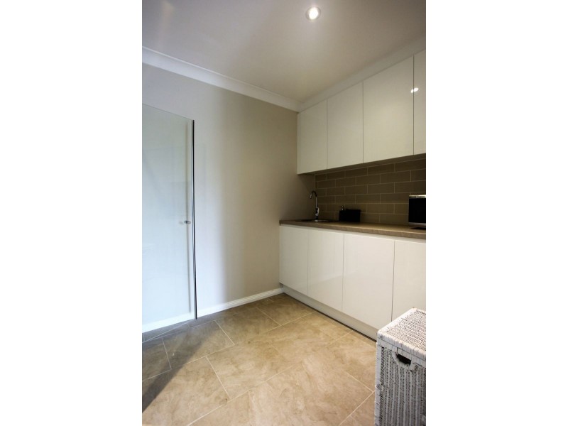 16 EDINBURGH CRES, St Andrews NSW 2566