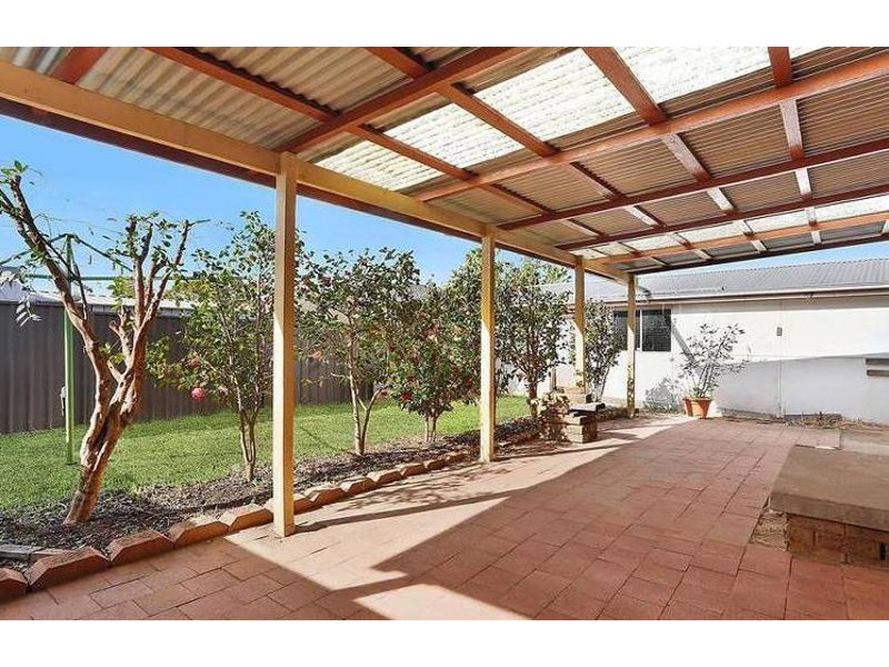 4 PICKETT AVE, Minto NSW 2566