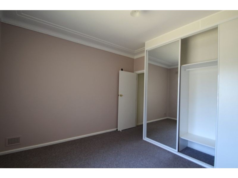 6 DURHAM ST, Minto NSW 2566