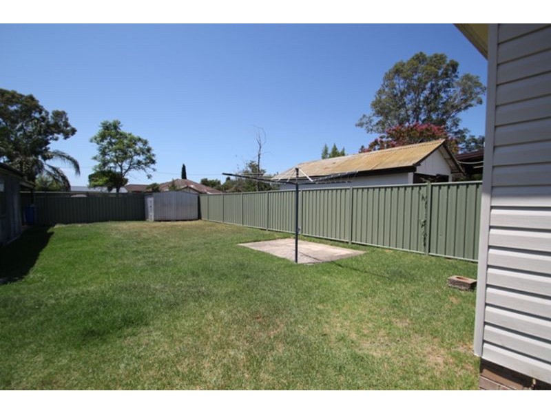 6 DURHAM ST, Minto NSW 2566