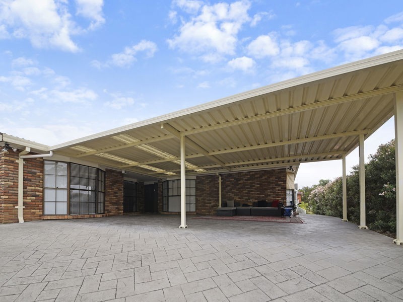 2 HEWITT PL, Minto NSW 2566