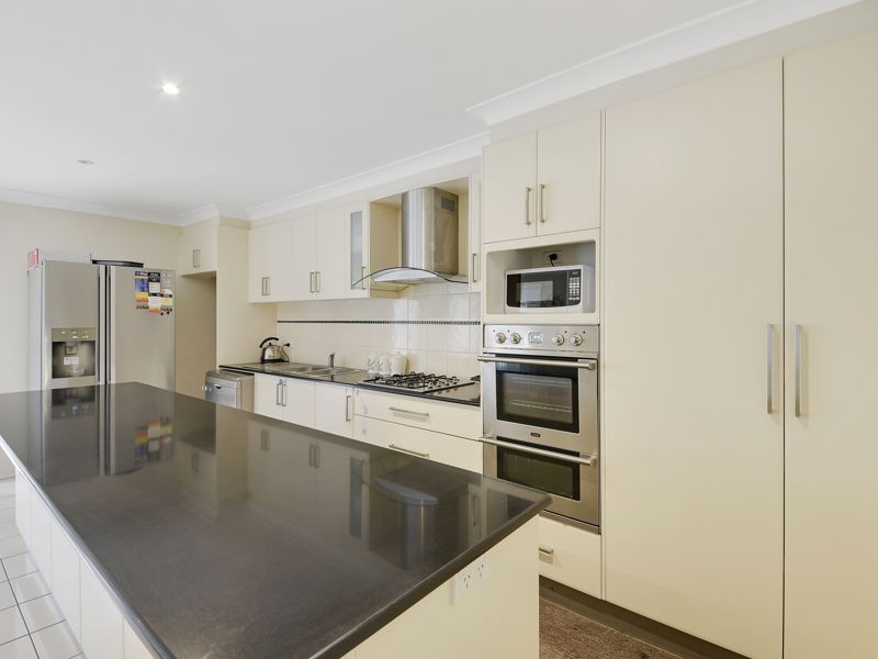 2 HEWITT PL, Minto NSW 2566