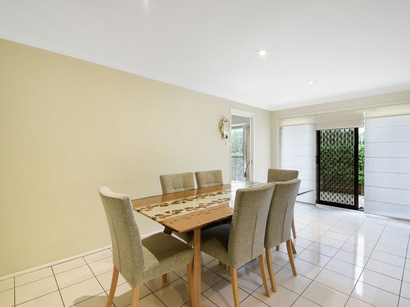 2 HEWITT PL, Minto NSW 2566