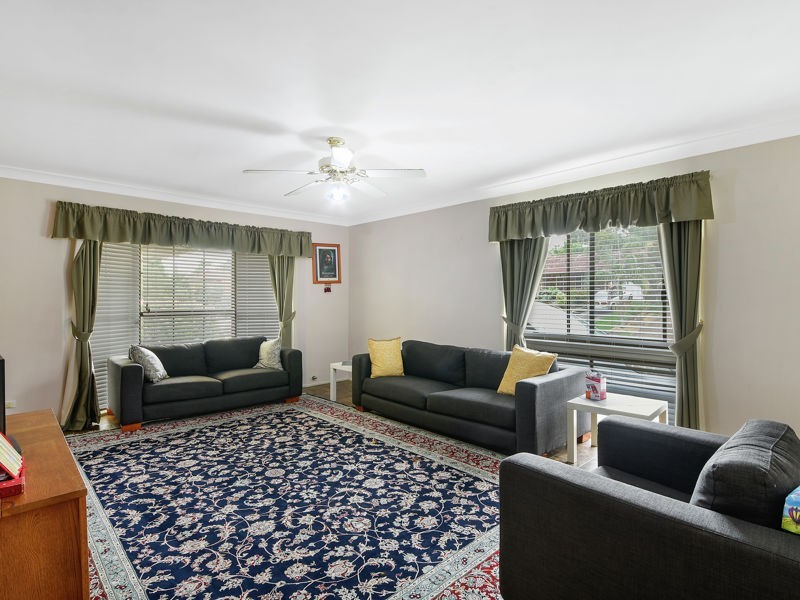 2 HEWITT PL, Minto NSW 2566