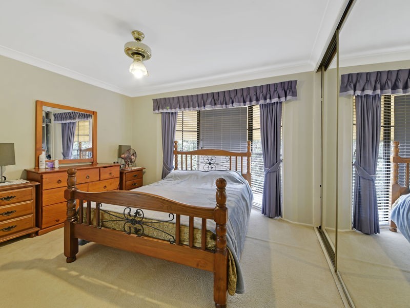 2 HEWITT PL, Minto NSW 2566