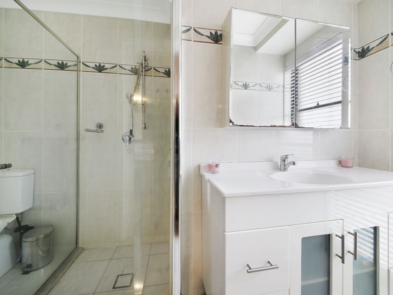 2 HEWITT PL, Minto NSW 2566