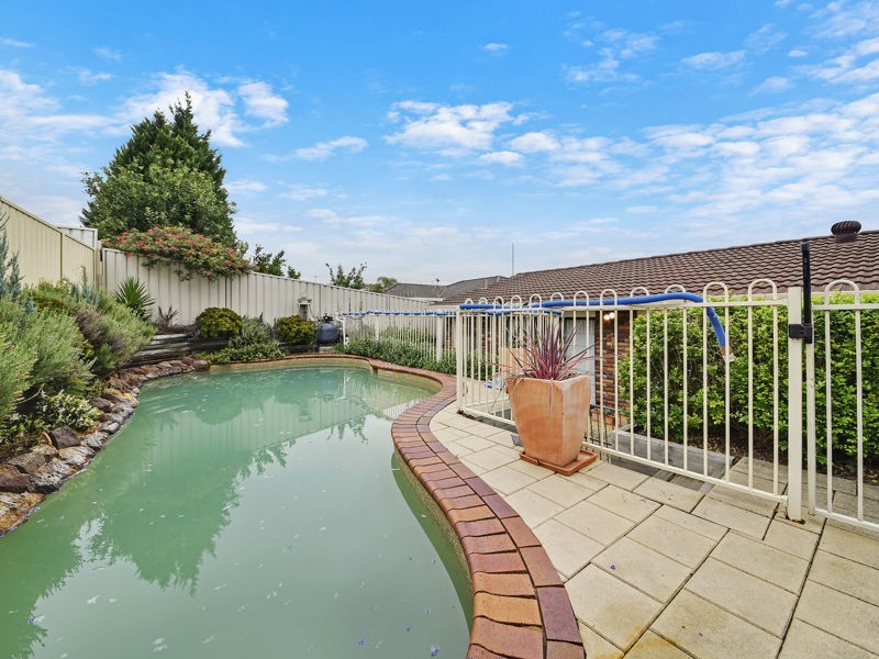 2 HEWITT PL, Minto NSW 2566