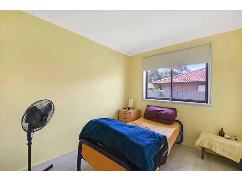 3 Keats Pl, Ingleburn NSW 2565