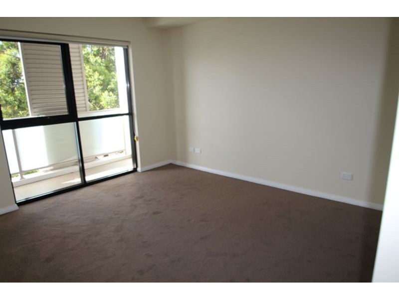 69/2-10 Tyler St, Campbelltown NSW 2560