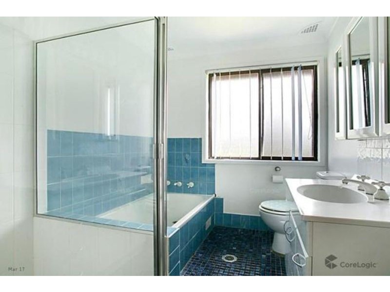 9 Kiriwina place, Glenfield NSW 2167