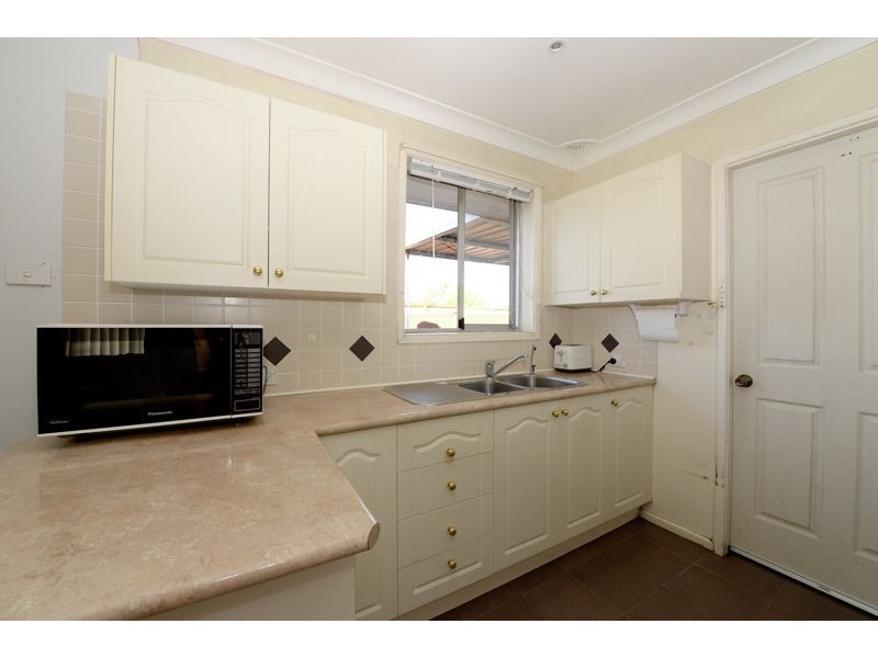 15 Fernlea Place, Canley Heights NSW 2166