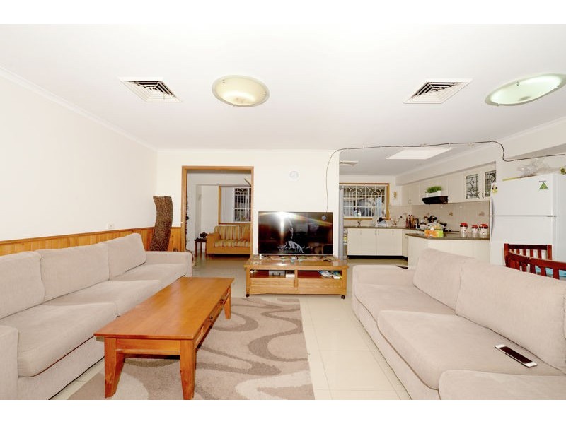 7 Raphael St, Greenfield Park NSW 2176