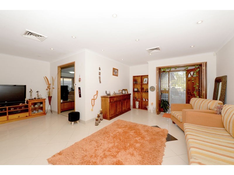 7 Raphael St, Greenfield Park NSW 2176