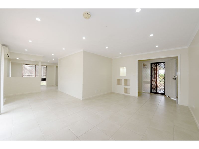 11 Squeers place, Ambarvale NSW 2560