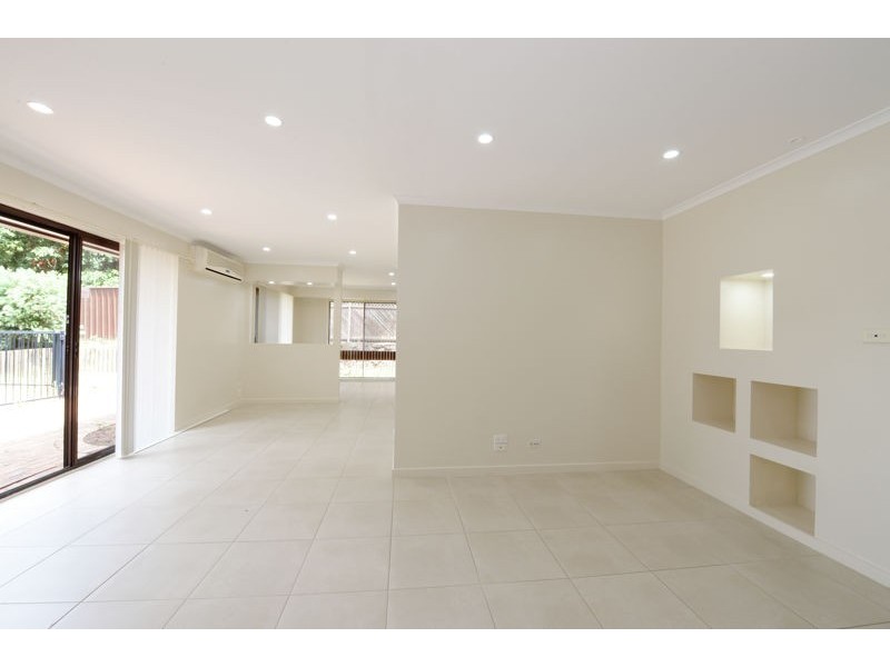 11 Squeers place, Ambarvale NSW 2560