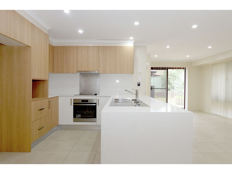 11 Squeers place, Ambarvale NSW 2560