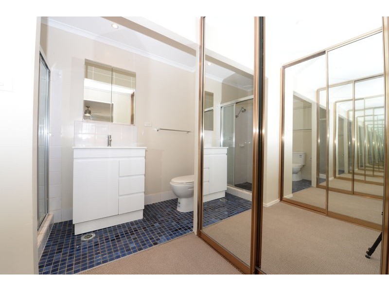 11 Squeers place, Ambarvale NSW 2560