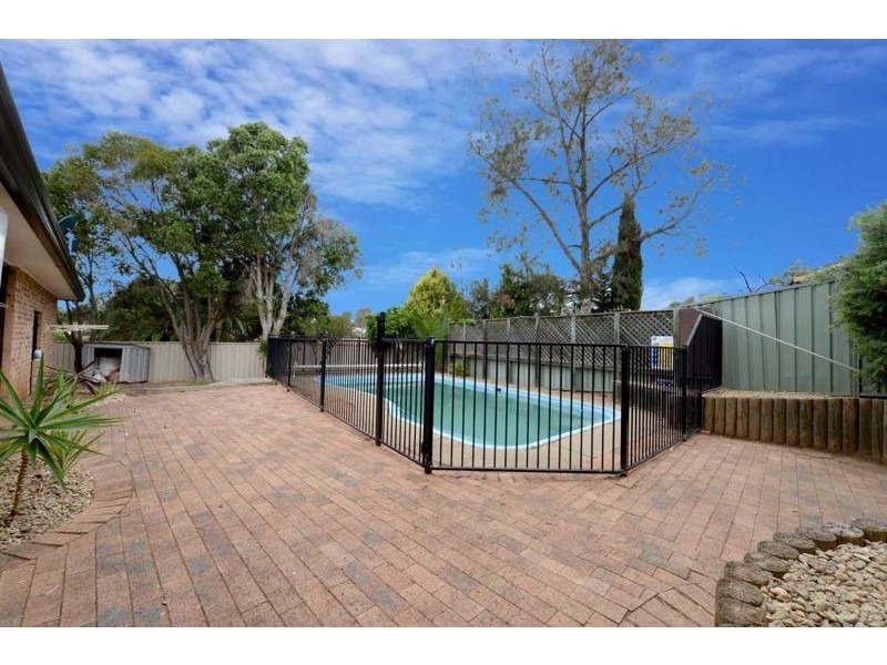 11 Squeers place, Ambarvale NSW 2560