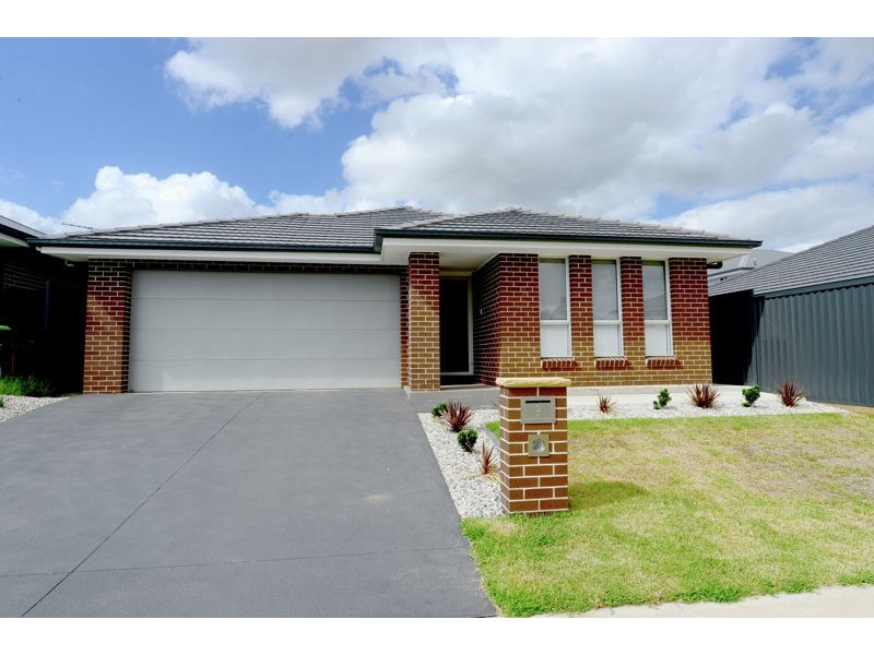 3 Dinant rd, Edmondson Park NSW 2174