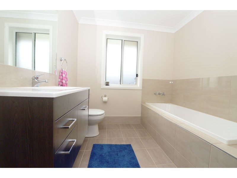 3 Dinant rd, Edmondson Park NSW 2174