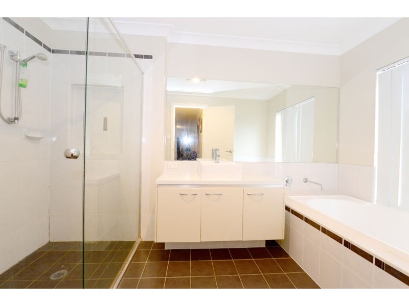 28 Snowy Ave, Minto NSW 2566