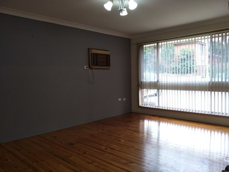 5 Knight Pl, Minto NSW 2566