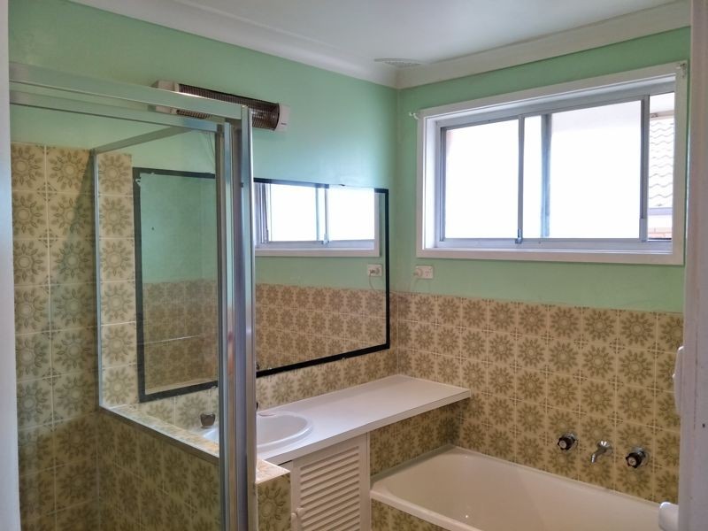 5 Knight Pl, Minto NSW 2566