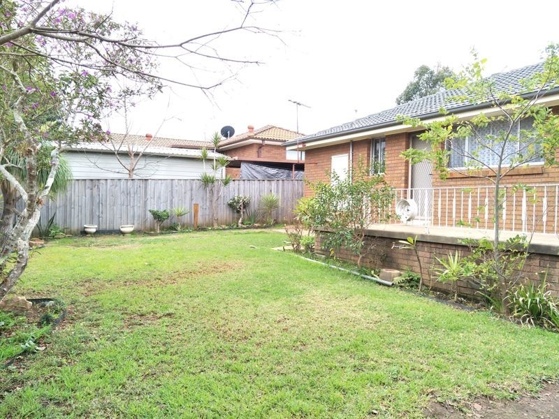 5 Knight Pl, Minto NSW 2566