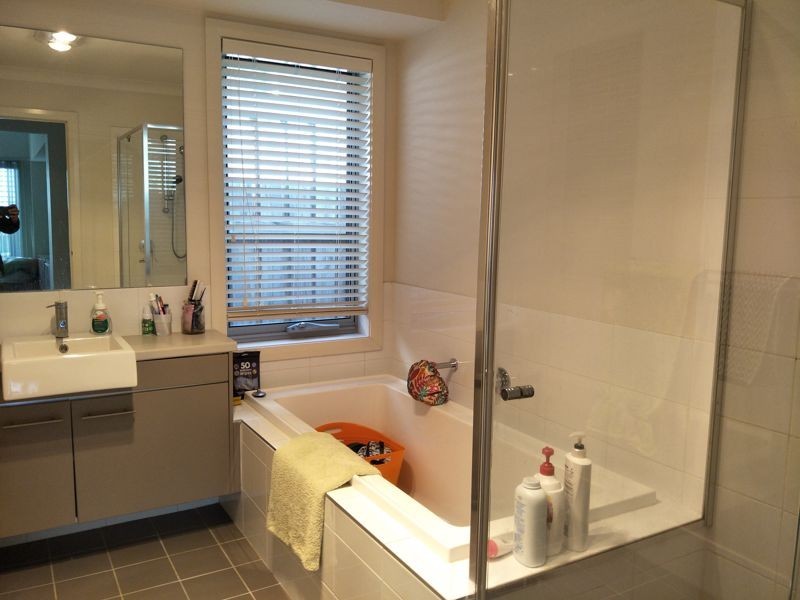 15 Carruthers St, Minto NSW 2566