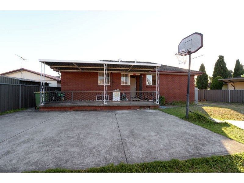 15 Fernlea Place, Canley Heights NSW 2166