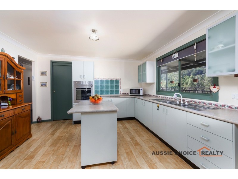 5803 Putty Rd, Putty NSW 2330