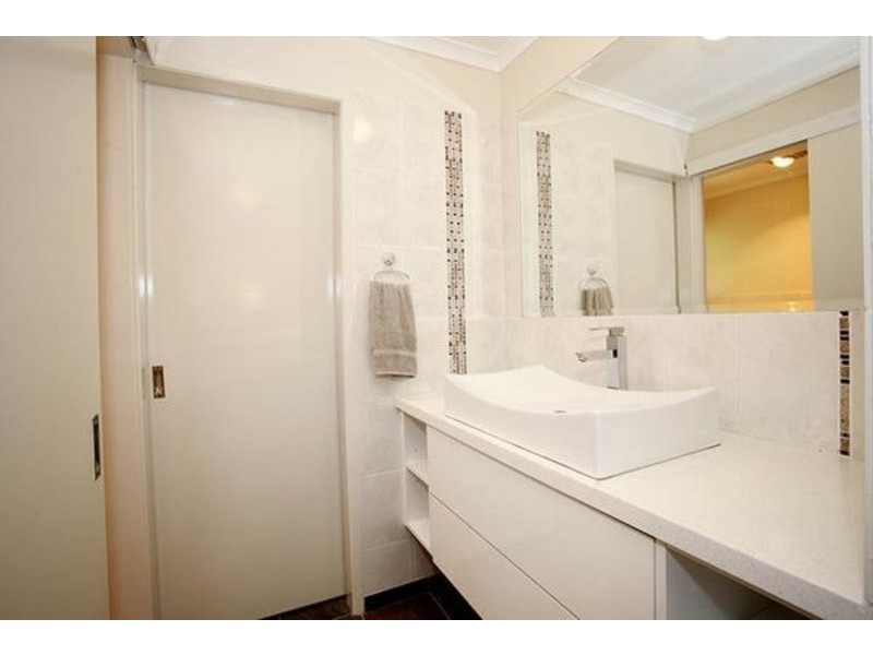 1 Lee Court, Camira QLD 4300