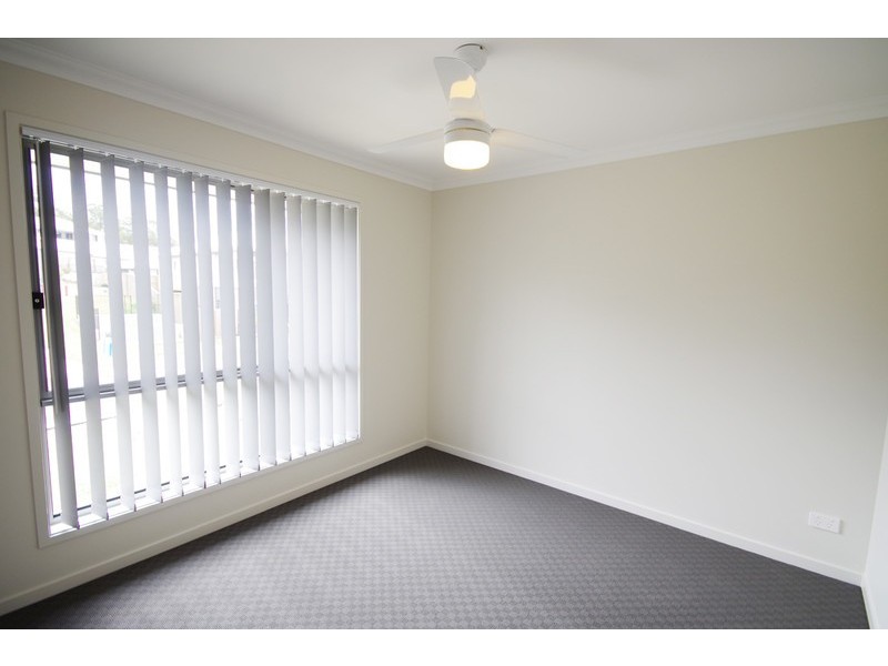 26 Oakmoss Drive, Springfield Lakes QLD 4300