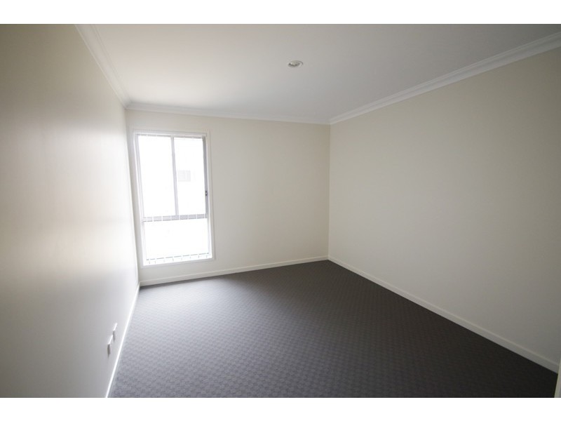 26 Oakmoss Drive, Springfield Lakes QLD 4300