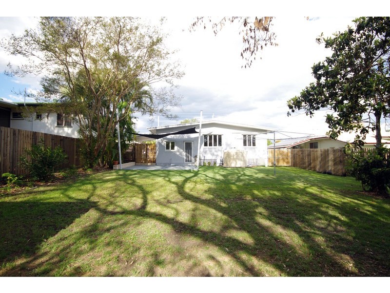 9 Heather Street, Silkstone QLD 4304