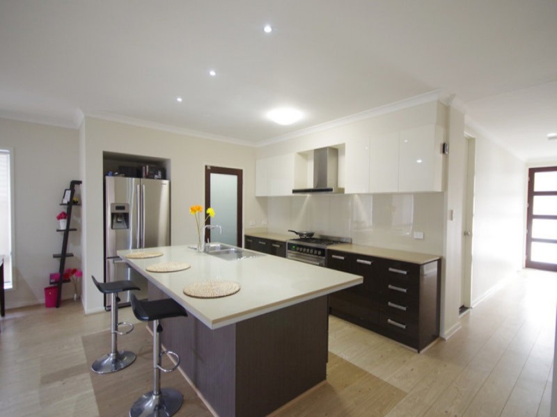 27 Banya Crescent, Springfield Lakes QLD 4300